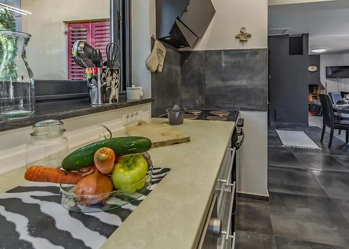 Διαμέρισμα Cozy In With Wifi