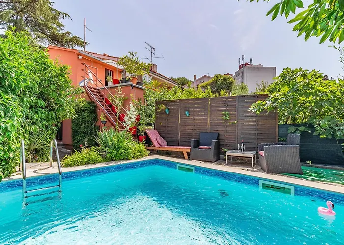 Διαμέρισμα Cozy In With Wifi *