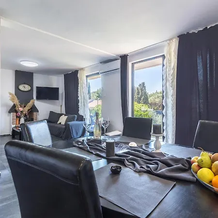 Stunning Apartment In Pula With Wifi Apartment *