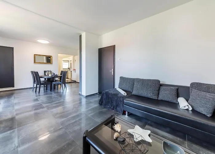 Cozy In With Wifi Appartement Pula