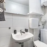 Gorgeous Apartment In Pula Apartment *