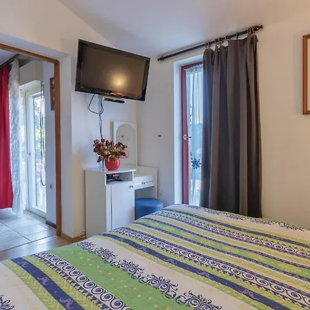 Gorgeous Apartment In Pula Апартаменты