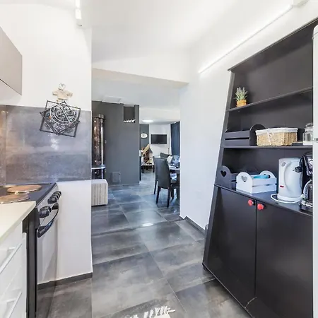 Gorgeous Apartment In Pula Апартаменты