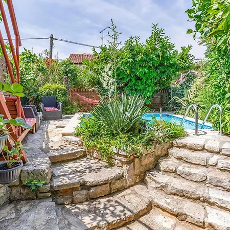 Gorgeous Apartment In Pula