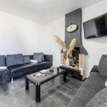 Gorgeous Apartment In Pula *